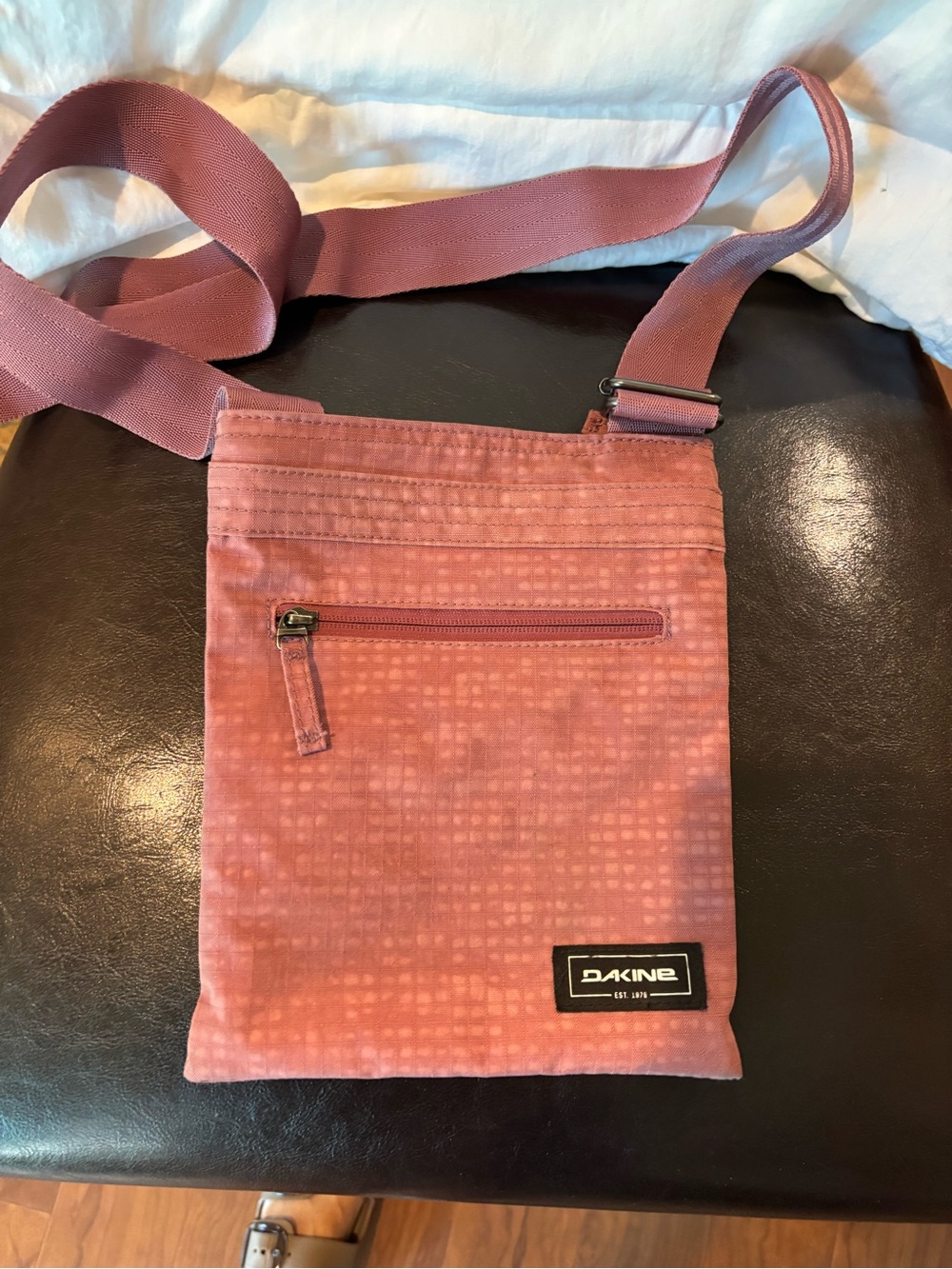 Dakine Crossbody Bag in Dusty Rose